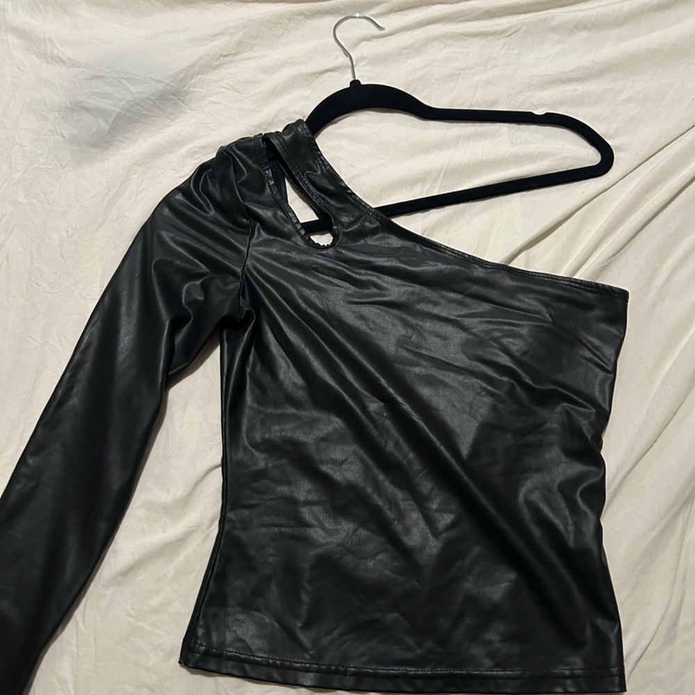 One sleeve shirt